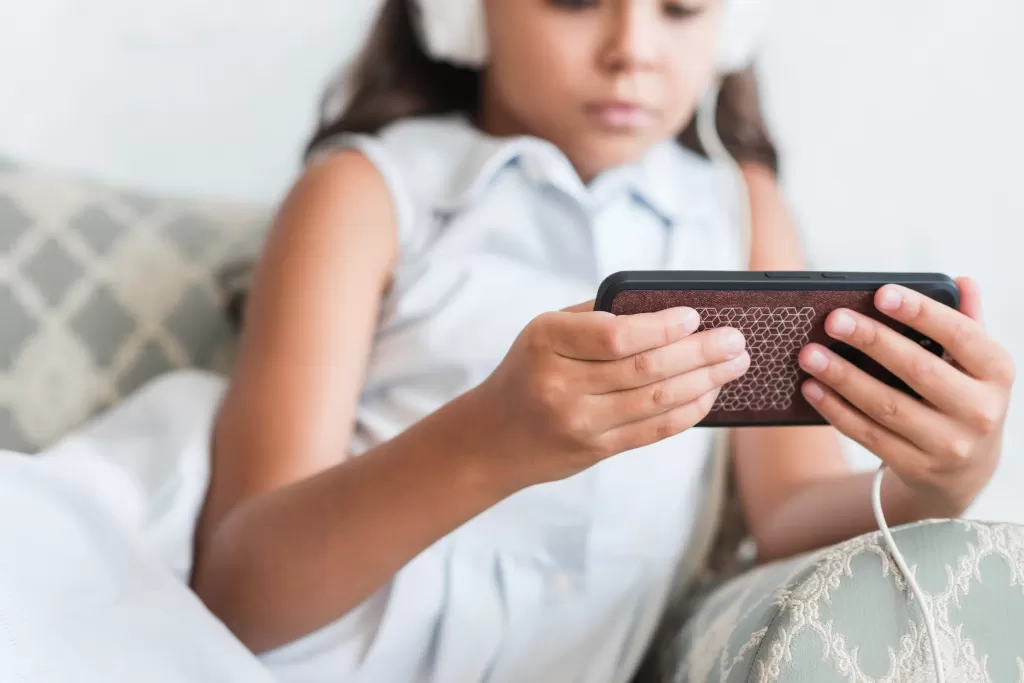 Cómo los videos afectan el comportamiento de los niños